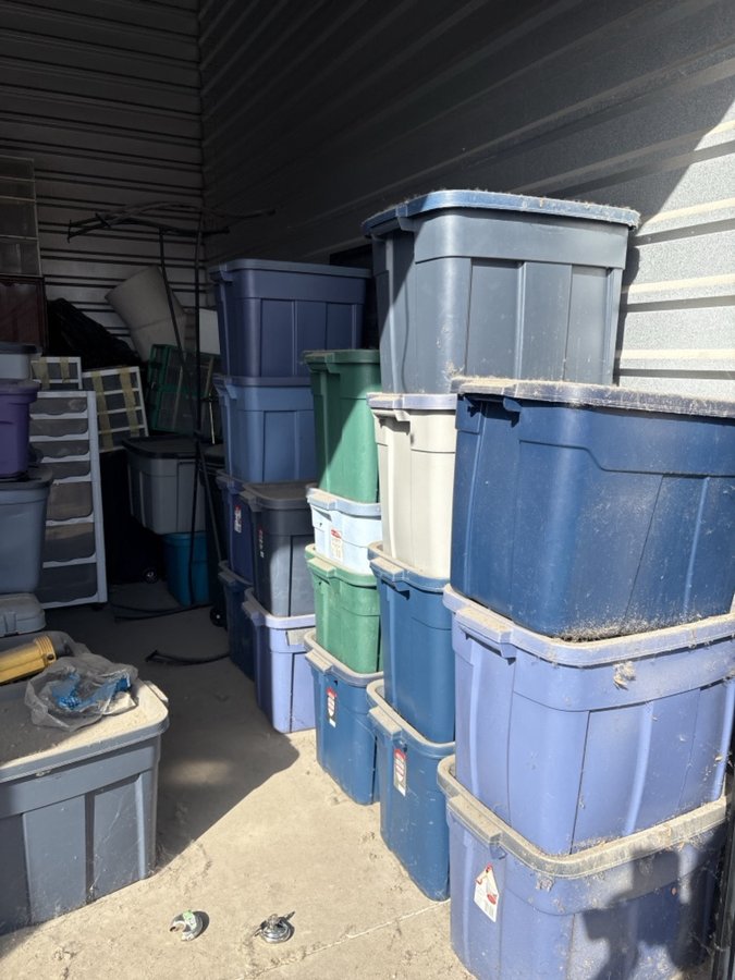10 x 15 storage unit in Lansing, IL