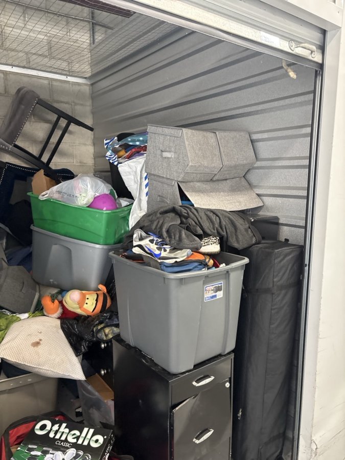 10 x 10 storage unit in Lansing, IL
