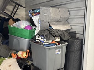 10 x 10 storage unit in Lansing, IL