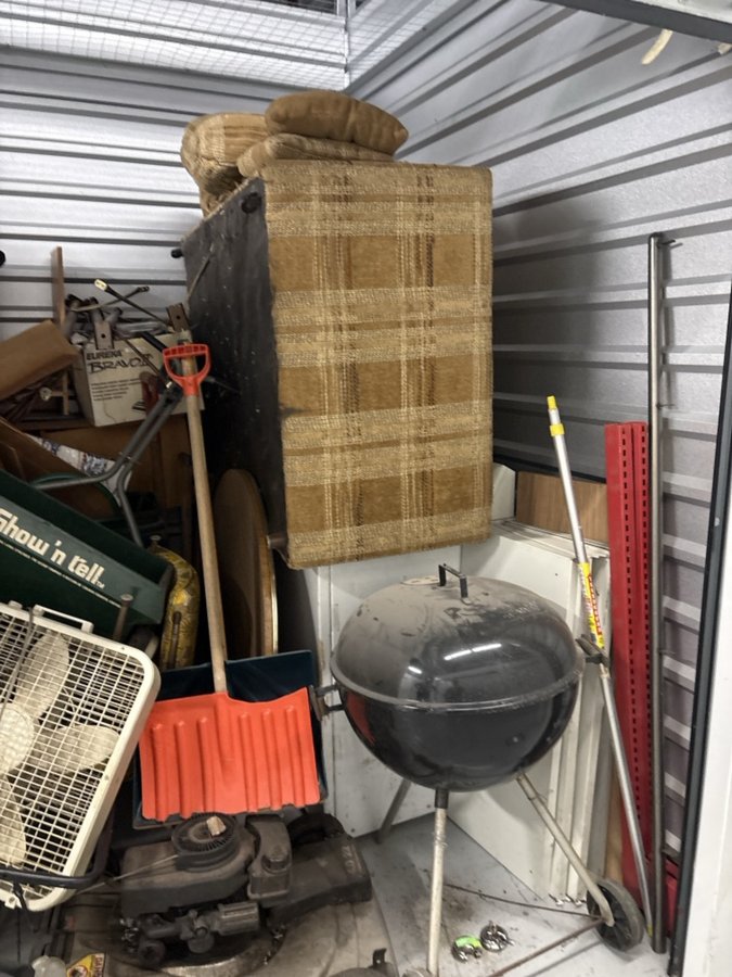 10 x 7 storage unit in Lansing, IL