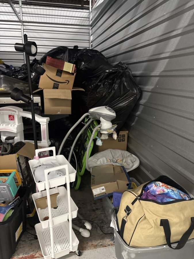 10 x 15 storage unit in Lansing, IL