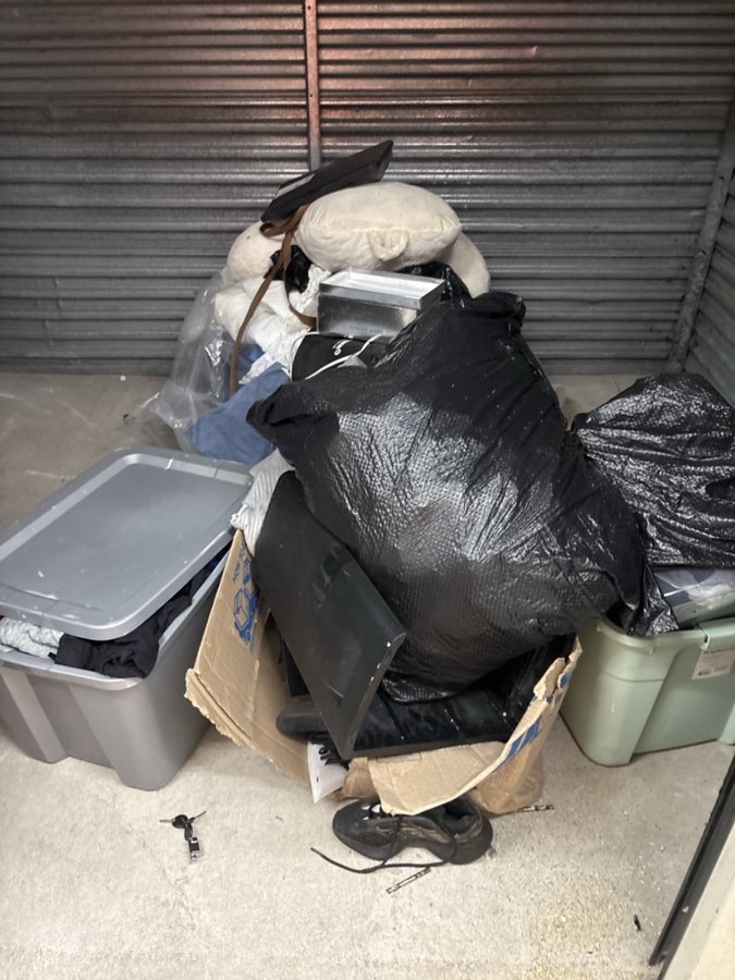 7 x 10 storage unit in Lansing, IL
