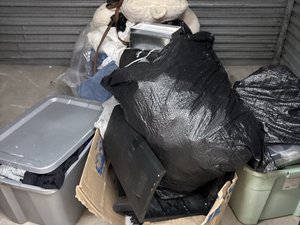 7 x 10 storage unit in Lansing, IL