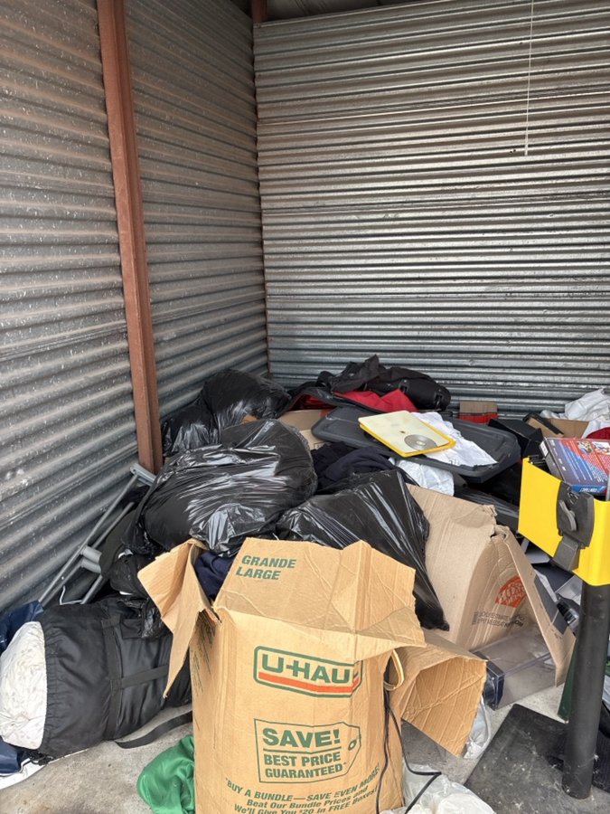 10 x 10 storage unit in Lansing, IL