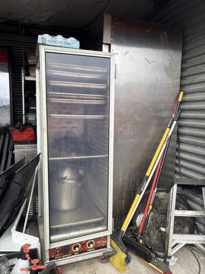 10 x 10 storage unit in Lansing, IL