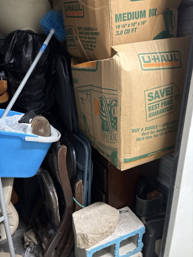 10 x 10 storage unit in Chicago Heights, IL