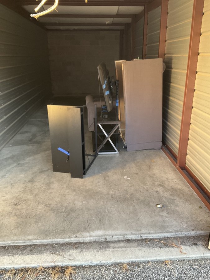 10 x 30 storage unit in Louisville, KY
