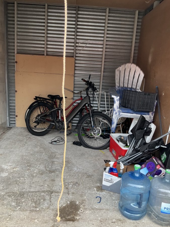 10 x 10 storage unit in Tarpon Springs, FL