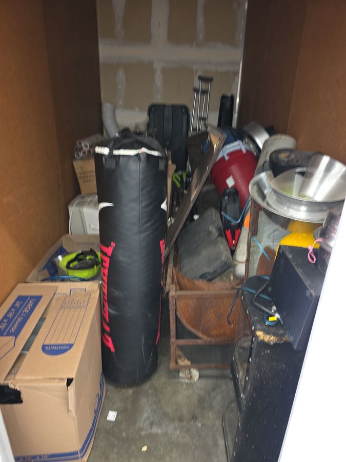 5 x 10 storage unit in Castro Valley, CA