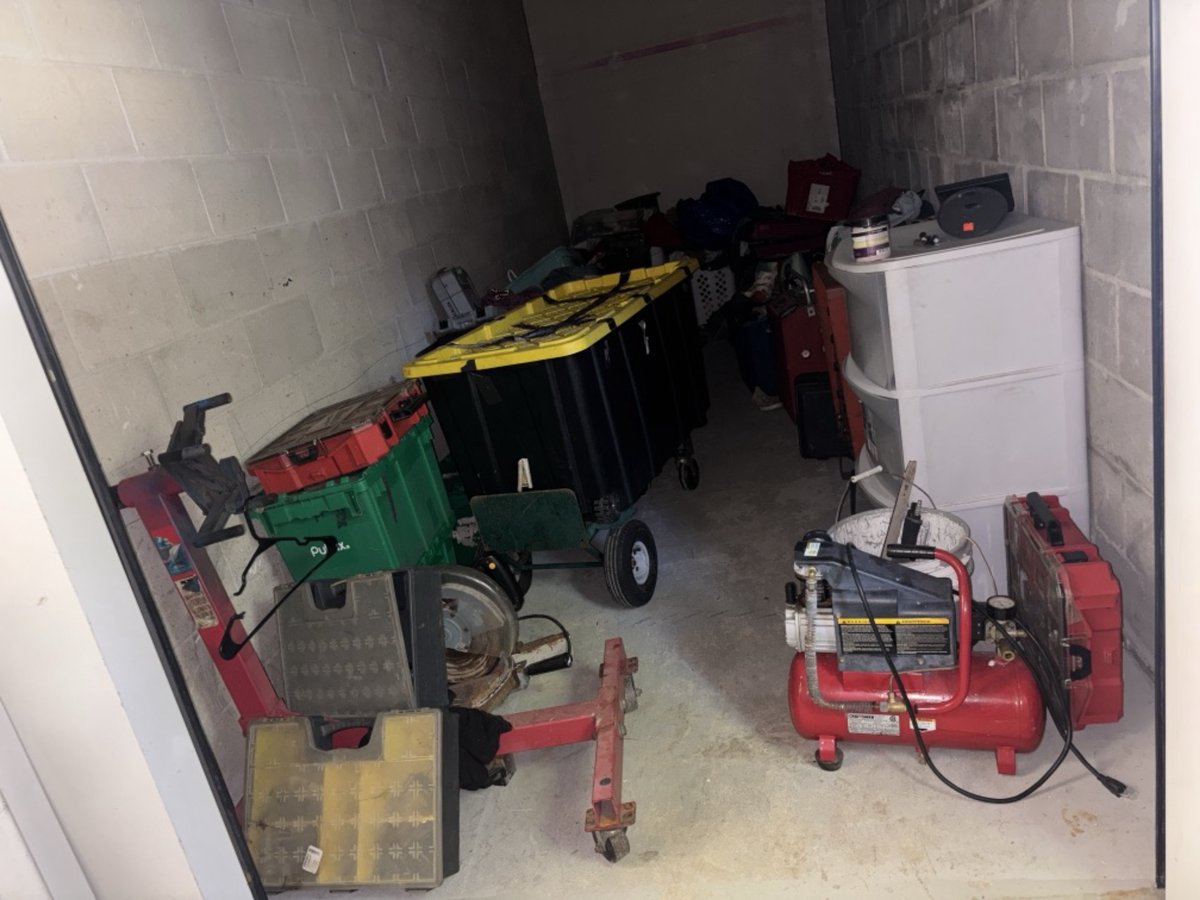 7 x 20 storage unit in Daytona Beach, FL