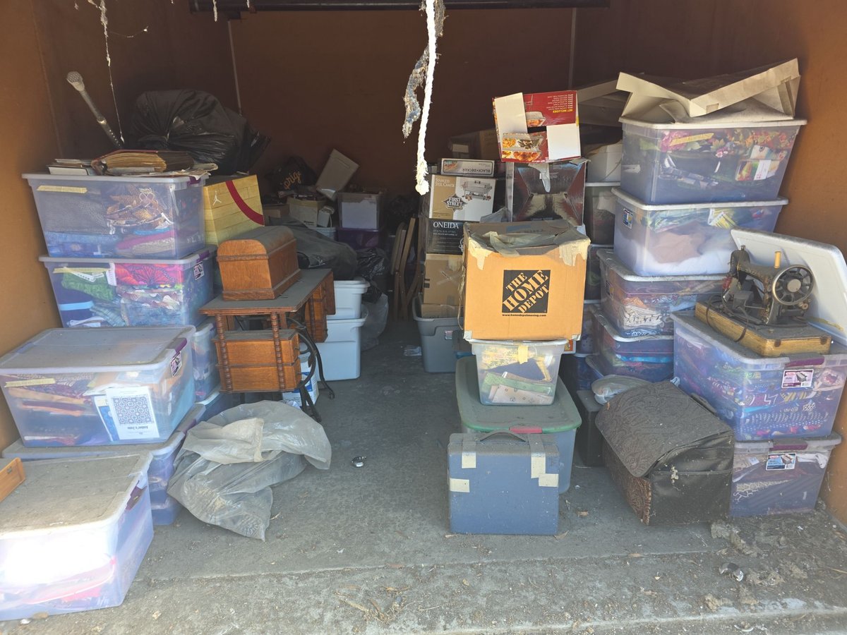 10 x 15 storage unit in San Leandro, CA