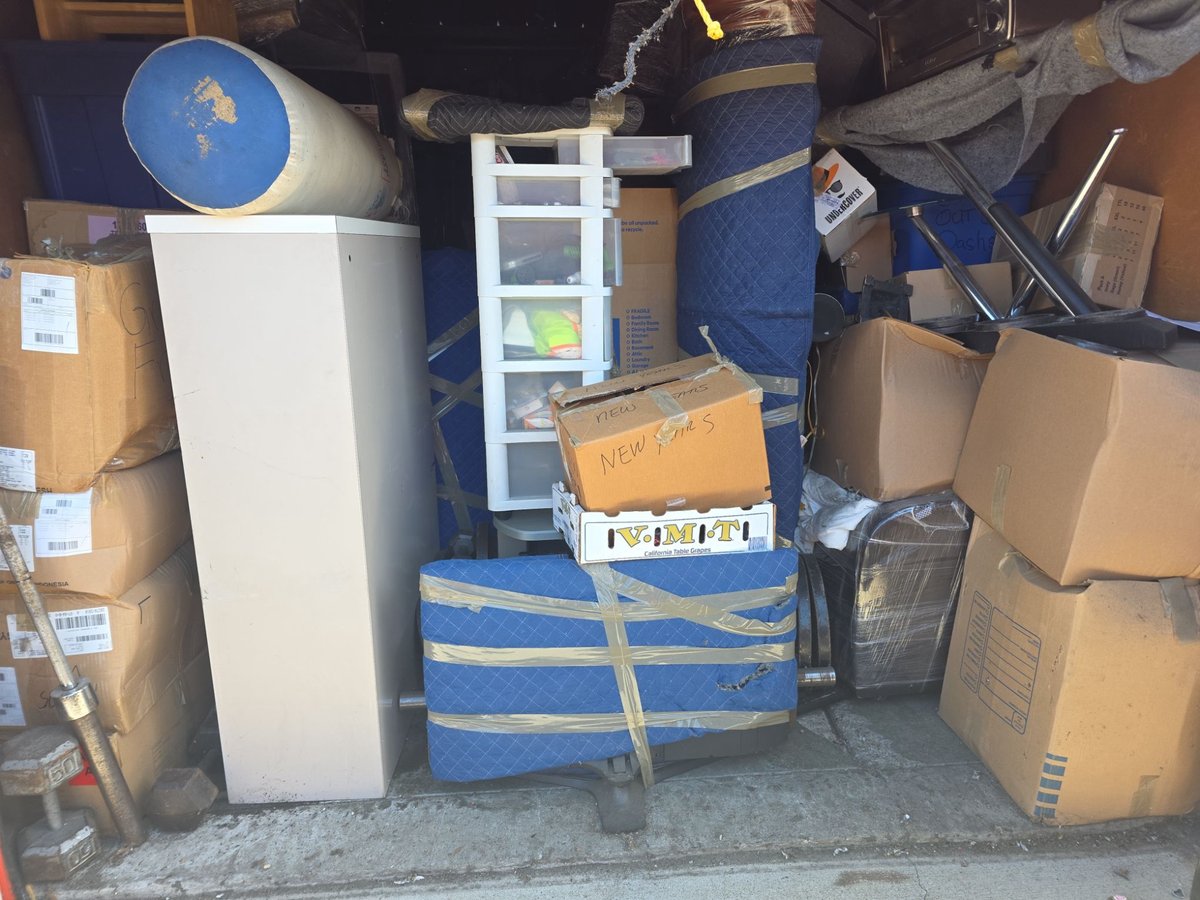 10 x 20 storage unit in San Leandro, CA