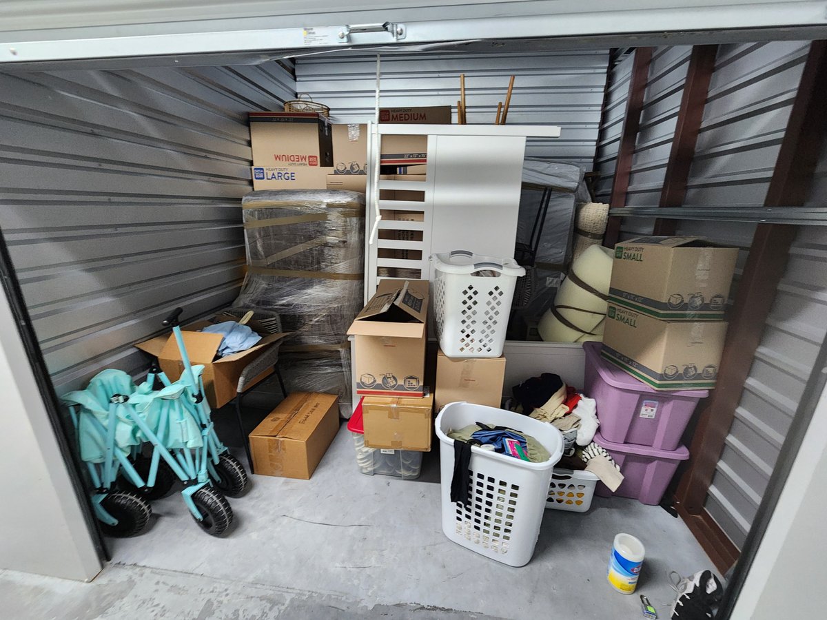 10 x 10 storage unit in Jacksonville, FL