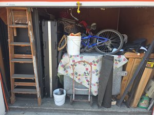 10 x 10 storage unit in San Leandro, CA