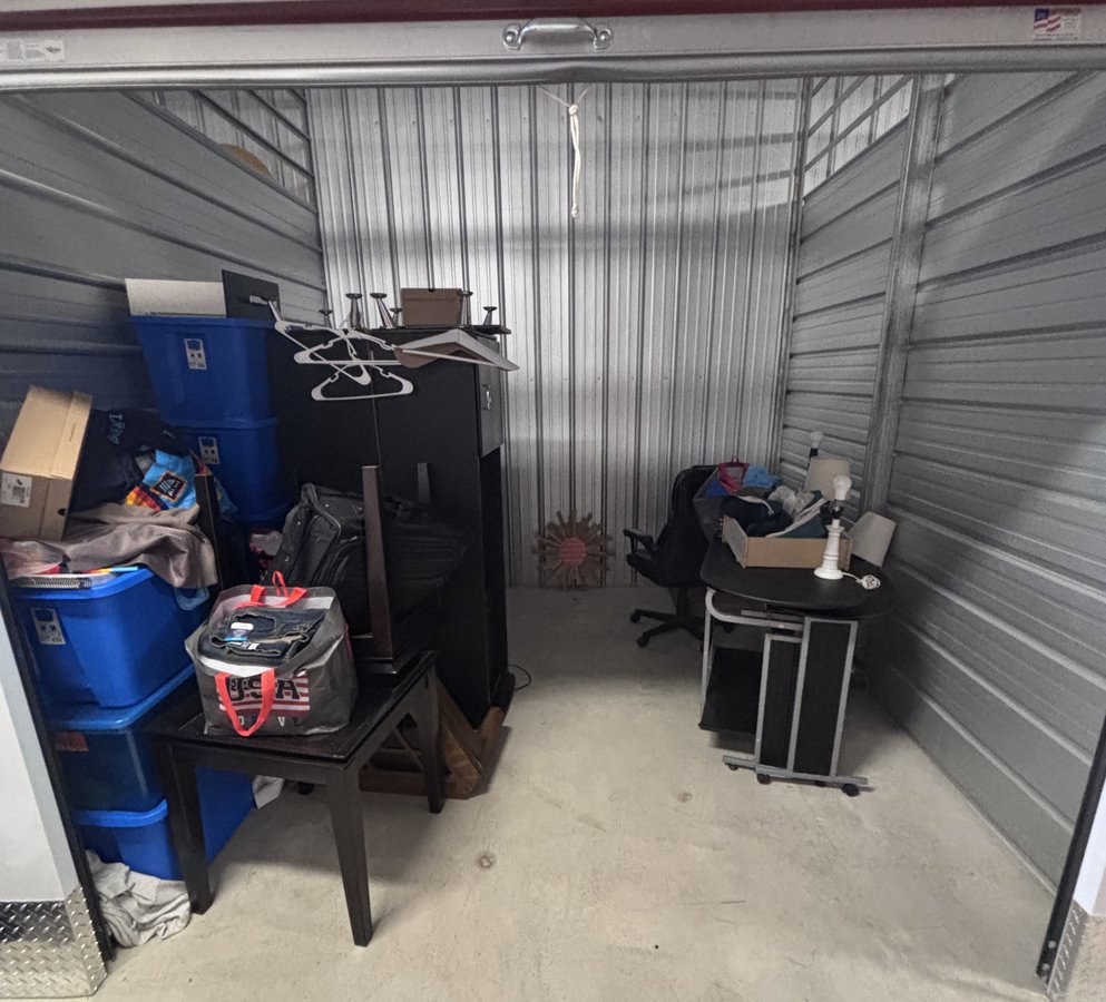 10 x 10 storage unit in Lindenwold, NJ