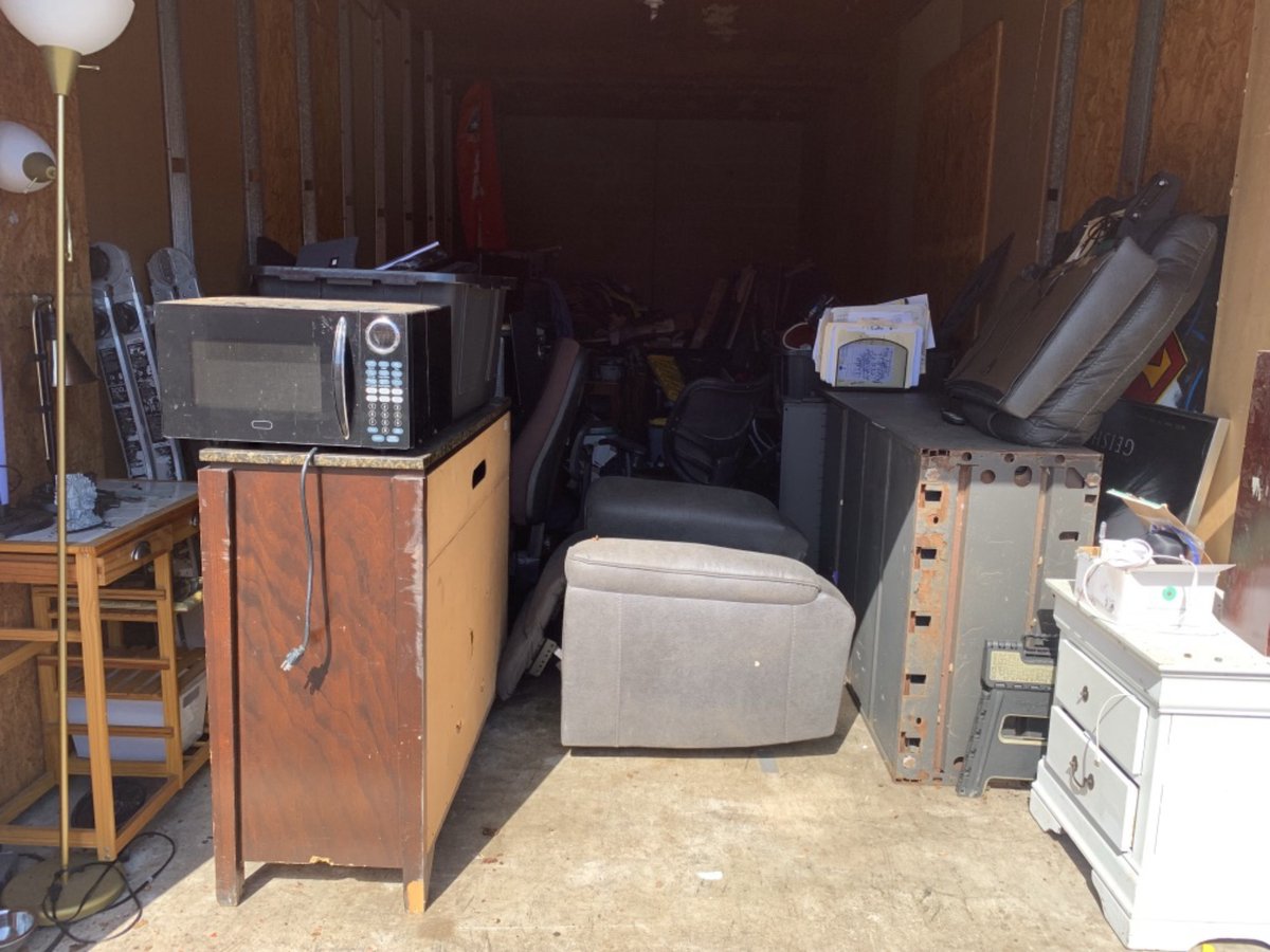 10 x 30 storage unit in St Petersburg, FL