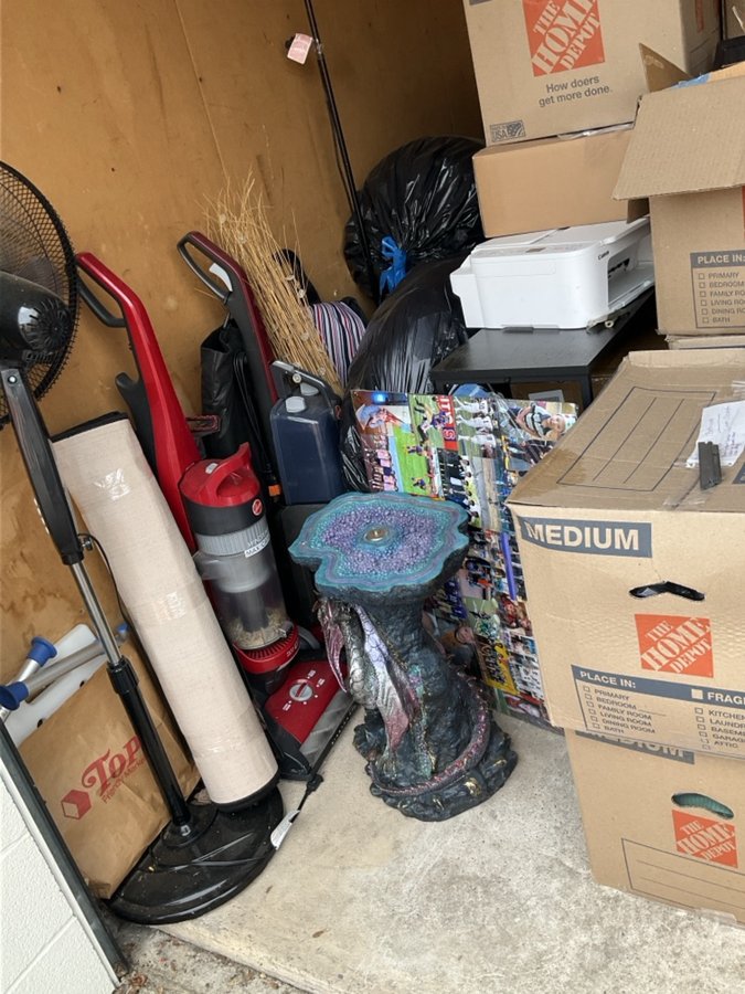 10 x 10 storage unit in Liverpool, NY