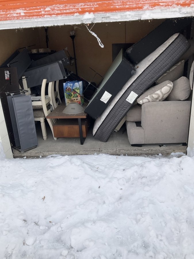 10 x 10 storage unit in Liverpool, NY