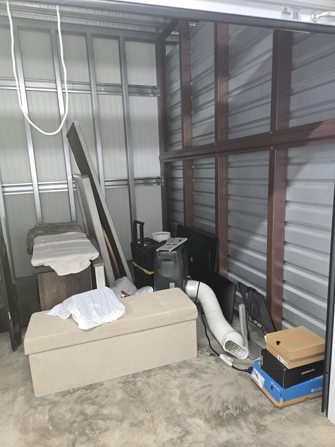 10 x 10 storage unit in Irvington, NJ