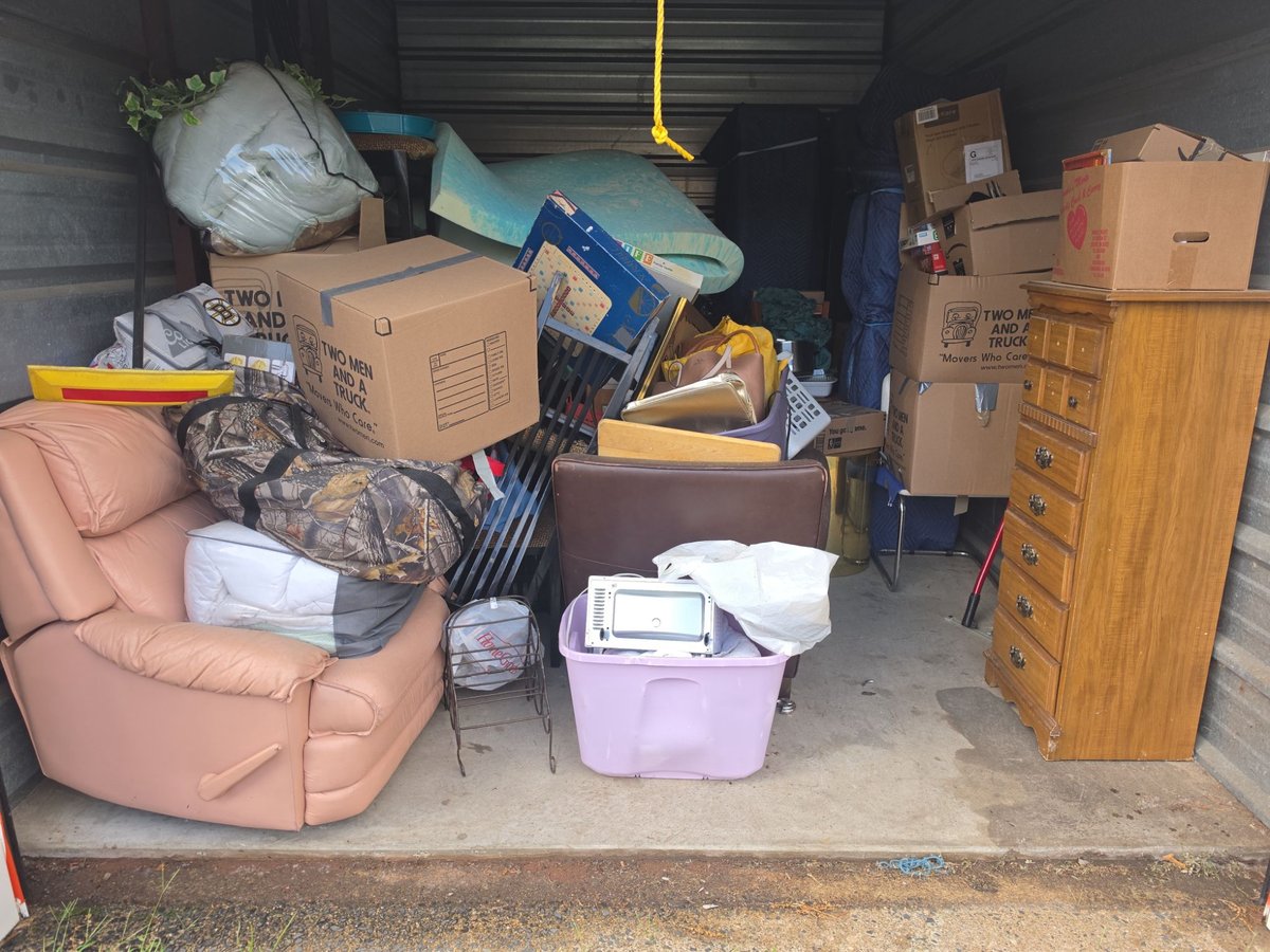 10 x 15 storage unit in Enfield, CT