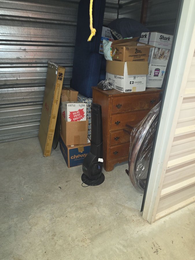 7 x 10 storage unit in Enfield, CT