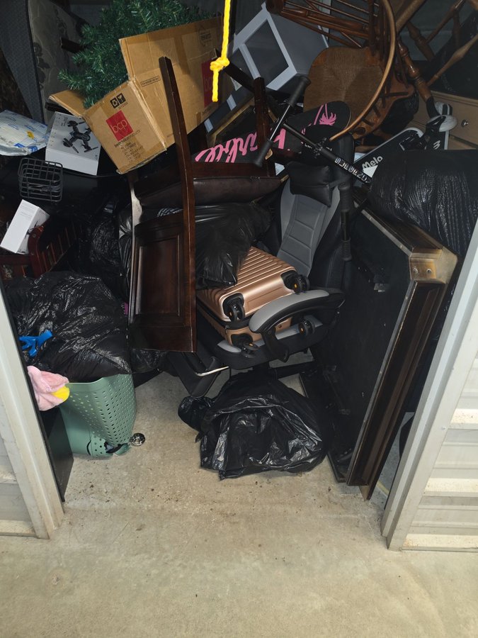 10 x 10 storage unit in Enfield, CT