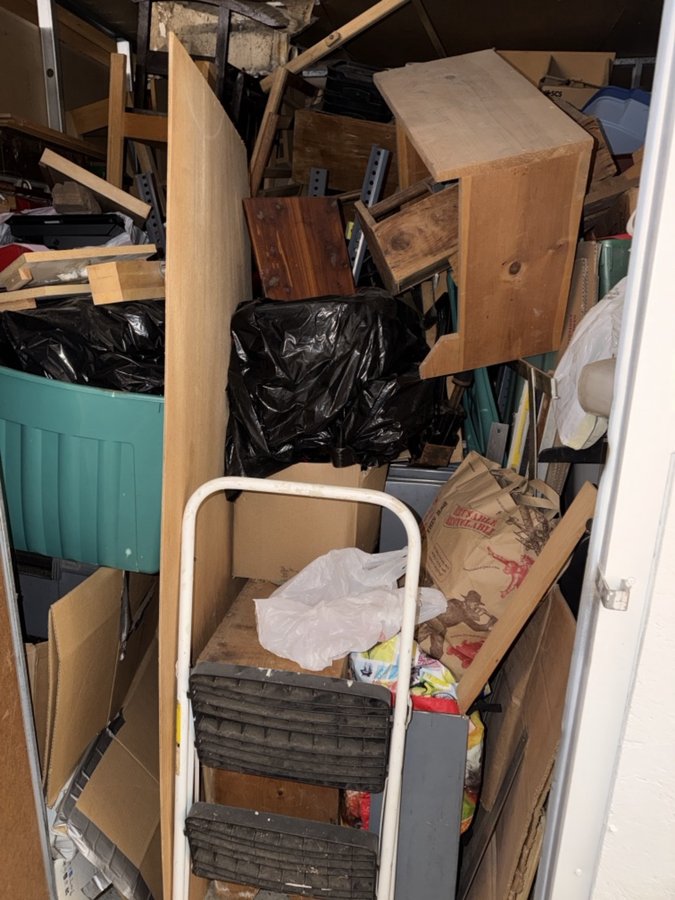 10 x 10 storage unit in Falls Church, VA