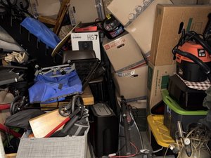 10 x 10 storage unit in Falls Church, VA