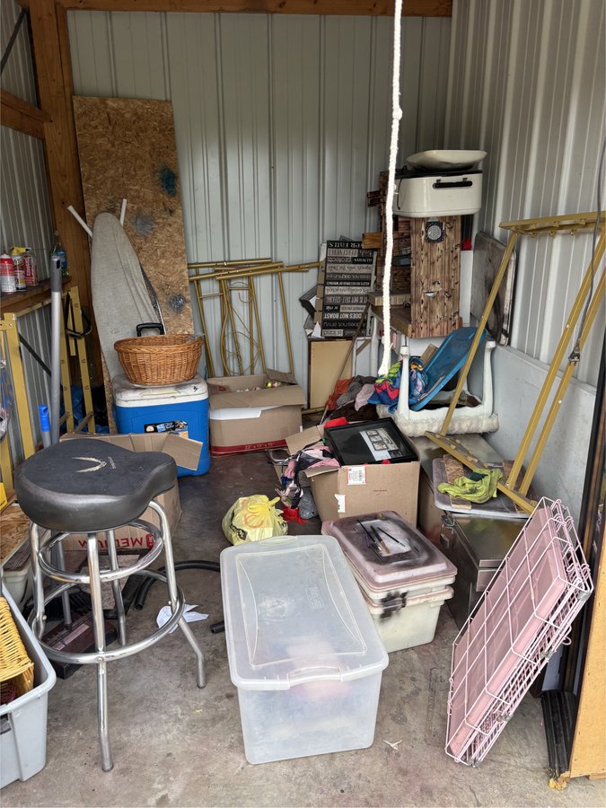 10 x 10 storage unit in Belpre, OH