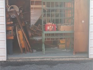 10 x 10 storage unit in White Plains, MD