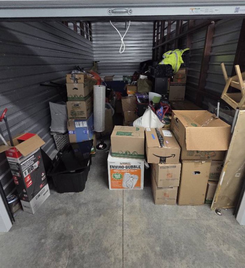 10 x 20 storage unit in Tallahassee, FL