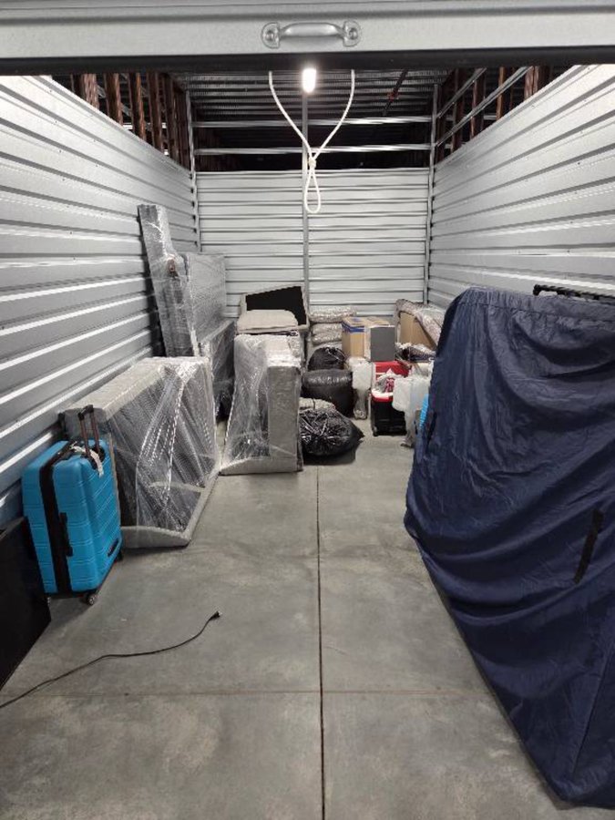 10 x 20 storage unit in Tallahassee, FL