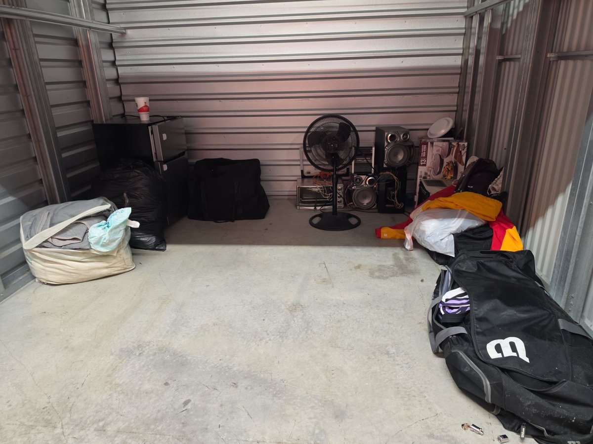 10 x 10 storage unit in Independence, MO
