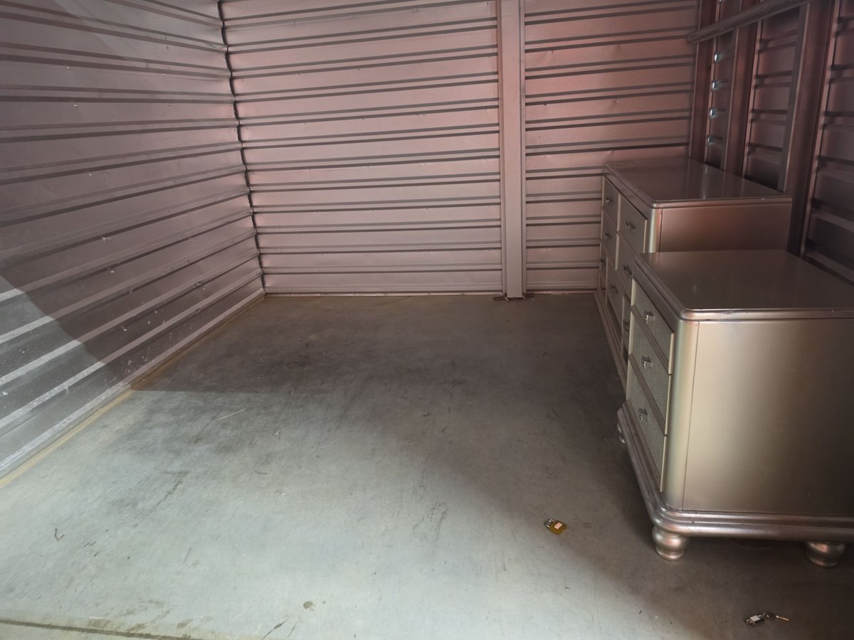 10 x 10 storage unit in Independence, MO