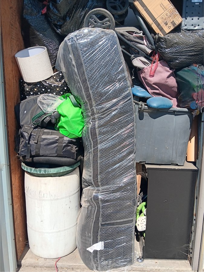 5 x 15 storage unit in Hanford, CA