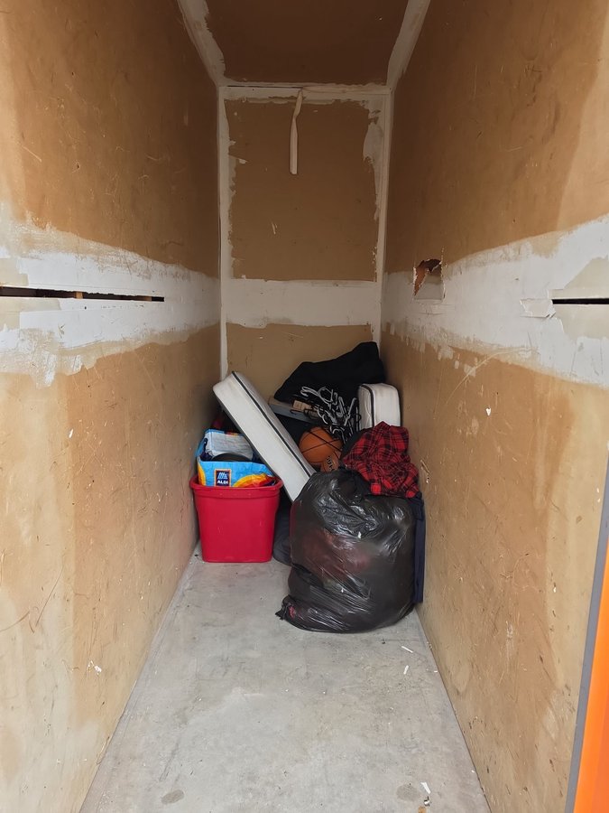 4 x 10 storage unit in Belton, MO