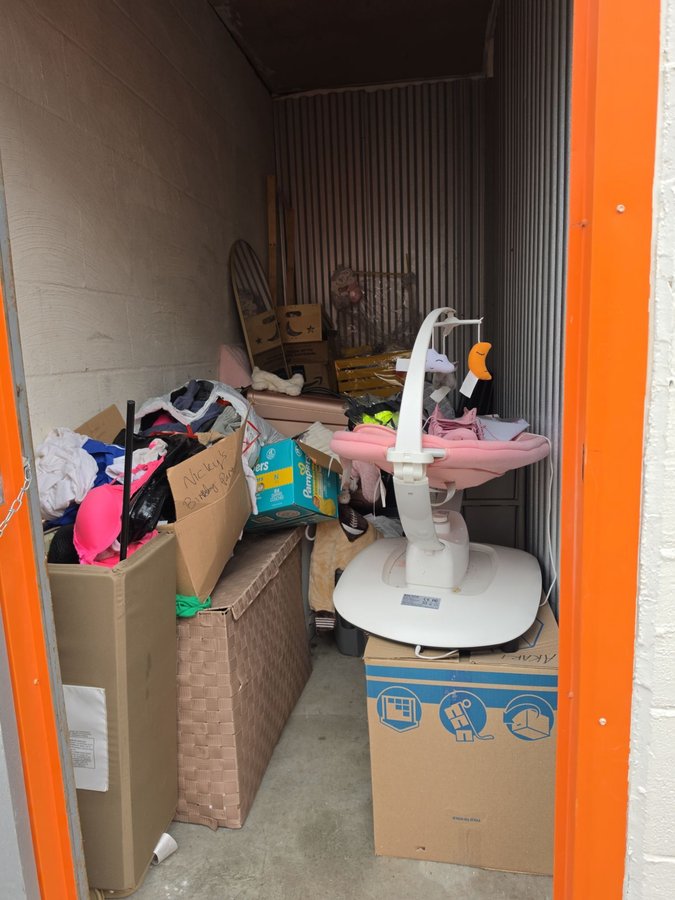 4 x 10 storage unit in Belton, MO