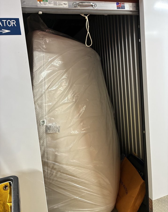 6 x 10 storage unit in Ewing, NJ