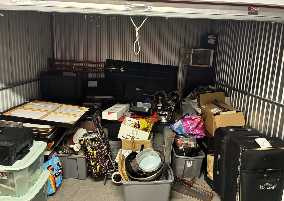 10 x 10 storage unit in Ewing, NJ