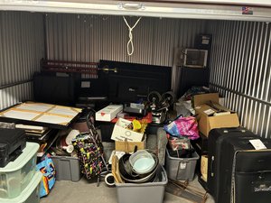 10 x 10 storage unit in Ewing, NJ