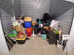 10 x 10 storage unit in Roseburg, OR