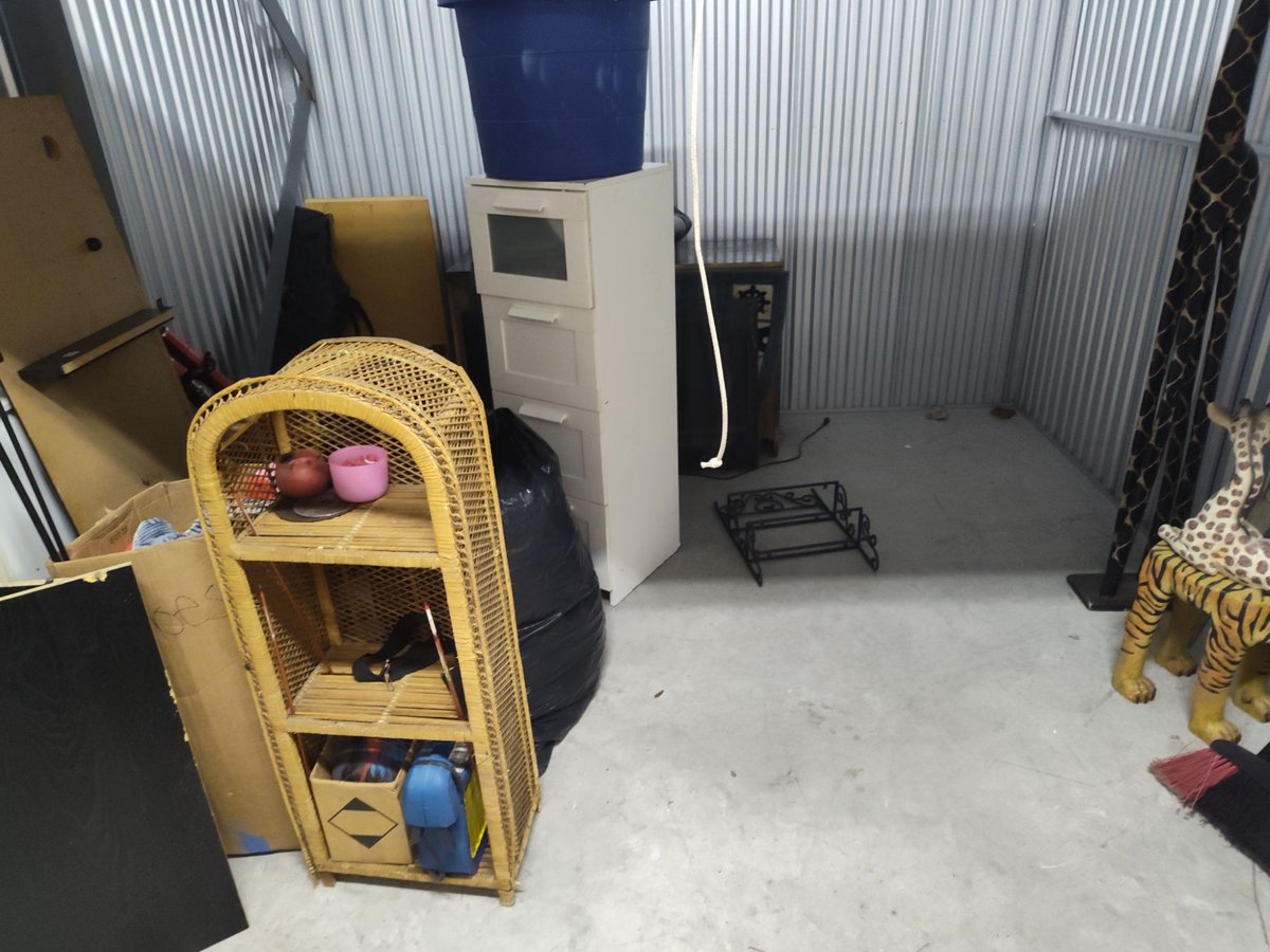 10 x 10 storage unit in Gibsonton, FL