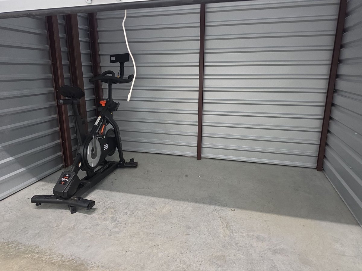 10 x 8 storage unit in Blue Springs, MO