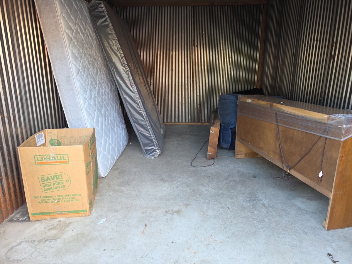 10 x 15 storage unit in Raytown, MO