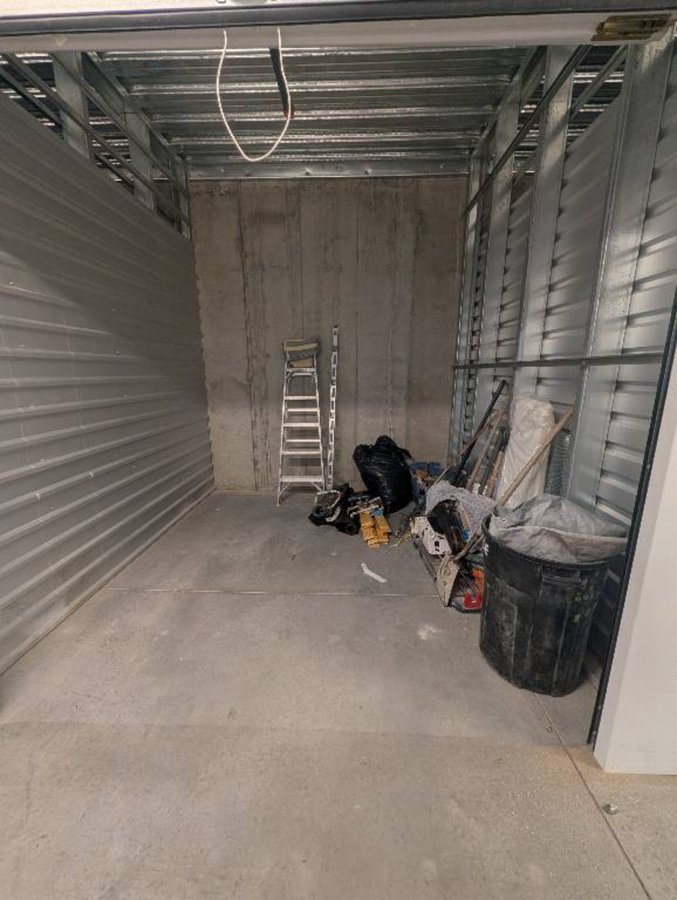 10 x 10 storage unit in Phoenix, AZ