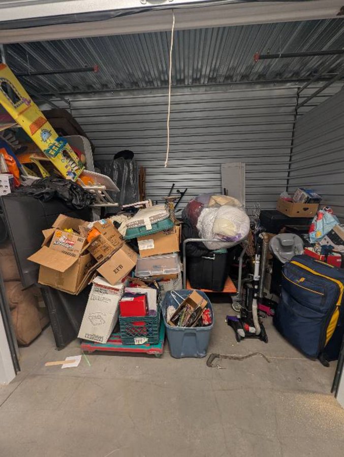 10 x 15 storage unit in Phoenix, AZ