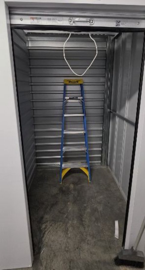 5 x 5 storage unit in Brea, CA