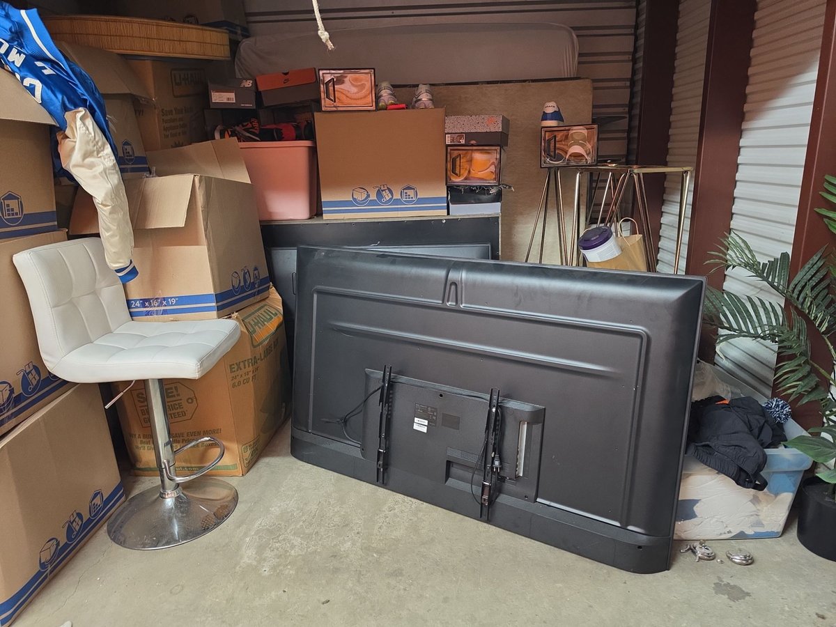 10 x 10 storage unit in Kansas City, MO