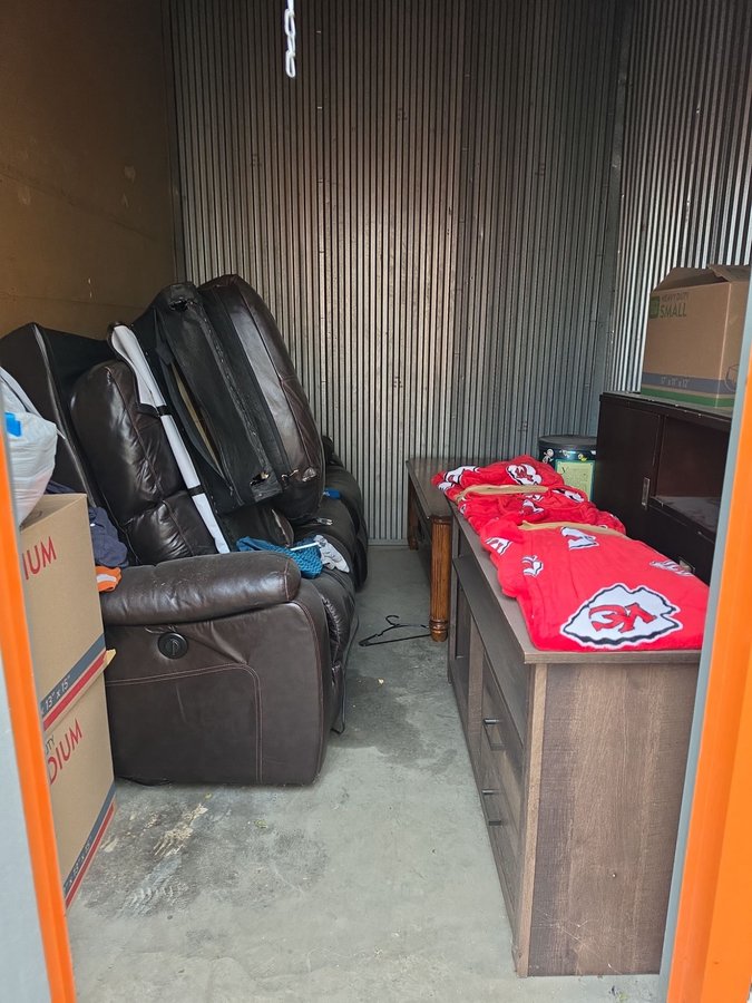 8 x 10 storage unit in Gladstone, MO