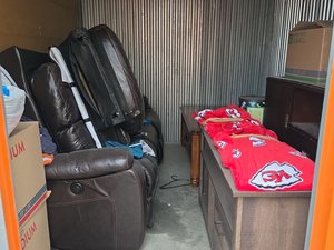 8 x 10 storage unit in Gladstone, MO